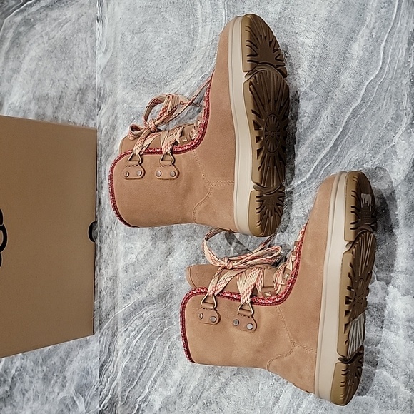 NIB (new in box) Women's UGG Hiker Boots - Picture 6 of 8